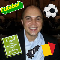 Diego jogando futebol